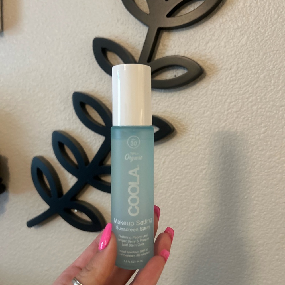 COOLA Makeup Setting Sunscreen Spray - in original packaging - Picture 3 of 3